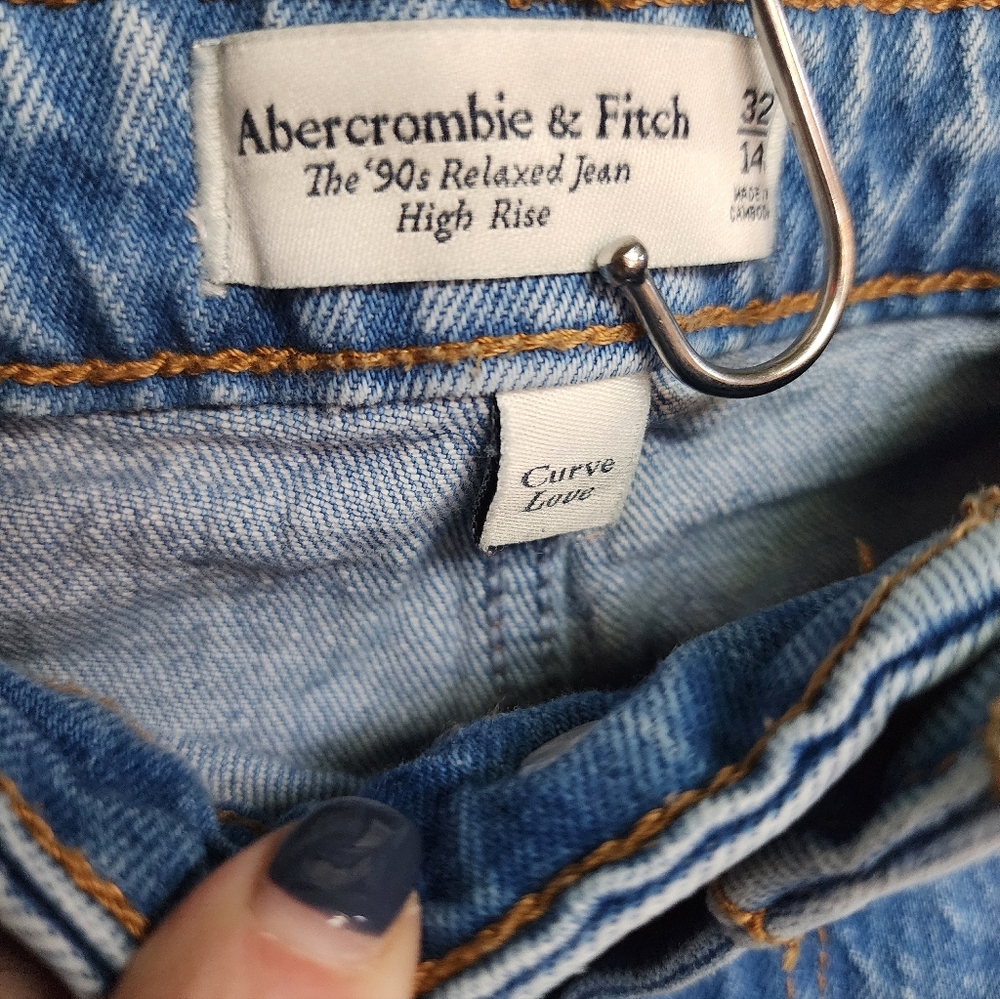 Abercrombie & Fitch Light Blue High-Rise Mom Jeans - Picture 3 of 3